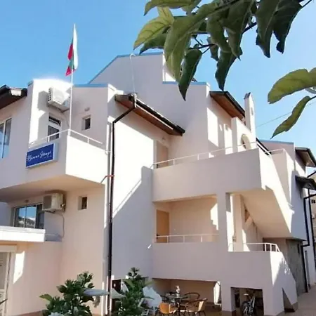 Siana House Hostel