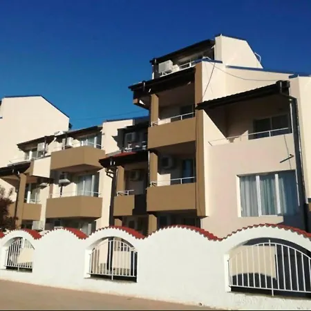 Hostel Siana House *