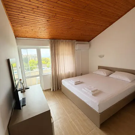 Hostel Siana House *
