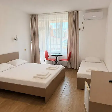Siana House بيت شباب رافدا