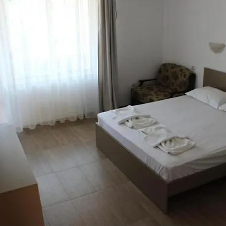 Hostel Siana House *